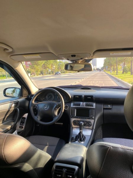 Tirane, shitet makine Mercedes Benz C220 Avantgard Nafte, e zeze automatik Kondicioner 226.000 km 5.200 €