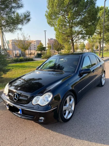Tirane, shitet makine Mercedes Benz C220 Avantgard Nafte, e zeze automatik Kondicioner 226.000 km 5.200 €