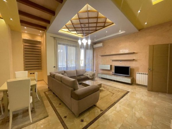 Tirane, jepet me qera apartament 2+1+Aneks+Ballkon Kati 2, 115 m² 1.000 € (Pazari i ri)