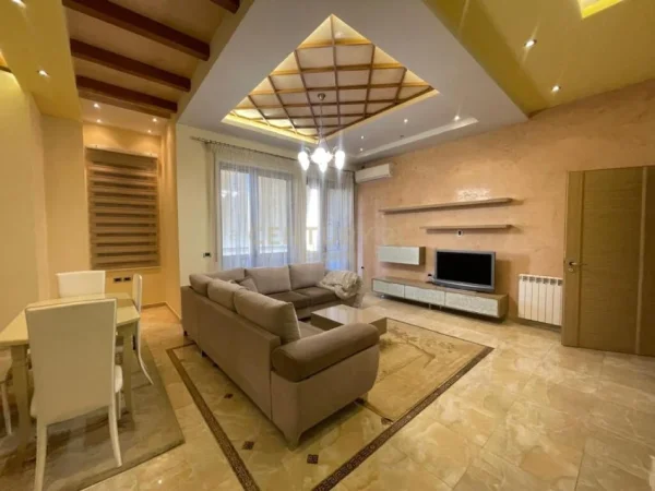 Tirane, jepet me qera apartament 2+1+Aneks+Ballkon Kati 2, 115 m² 1.000 € (Pazari i ri)