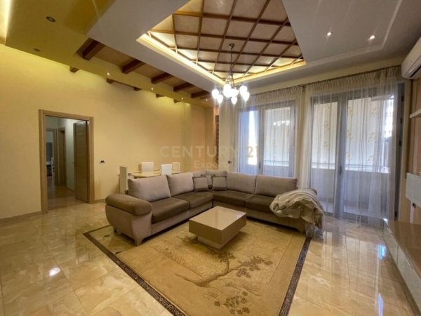 Tirane, jepet me qera apartament 2+1+Aneks+Ballkon Kati 2, 115 m² 1.000 € (Pazari i ri)