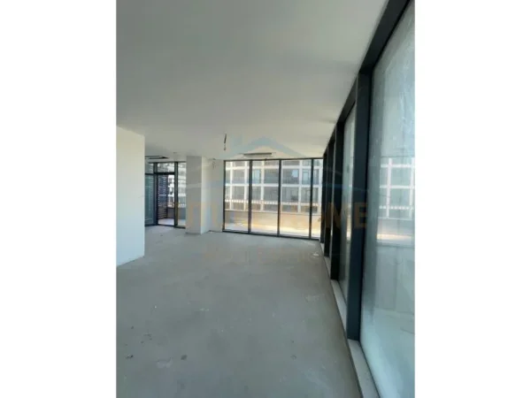 Tirane, shitet apartament 3+1+Ballkon Kati 2, 172 m² 564.000 € (LakeView)