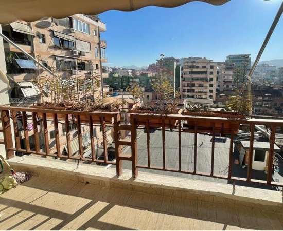 Tirane, jepet me qera apartament 2+1 Kati 7, 113 m² 800 € (bllok)