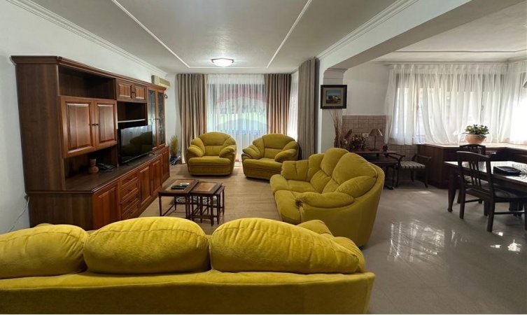 Tirane, jepet me qera apartament 2+1 Kati 7, 113 m² 800 € (bllok)
