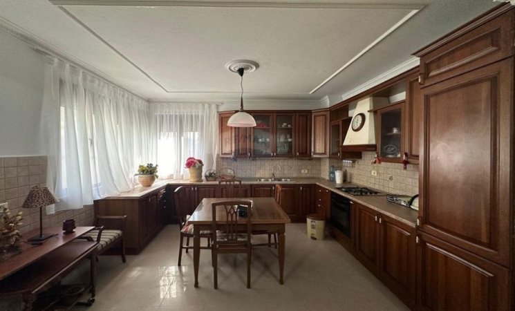 Tirane, jepet me qera apartament 2+1 Kati 7, 113 m² 800 € (bllok)
