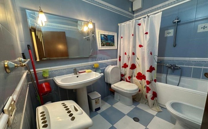 Tirane, jepet me qera apartament 2+1 Kati 7, 113 m² 800 € (bllok)