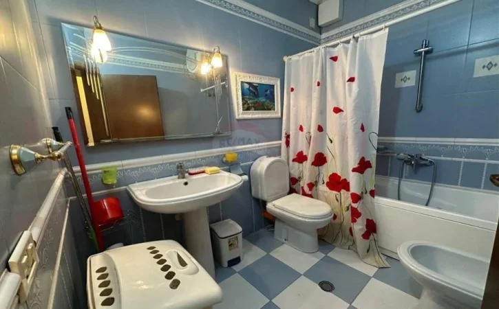 Tirane, jepet me qera apartament 2+1 Kati 7, 113 m² 800 € (bllok)
