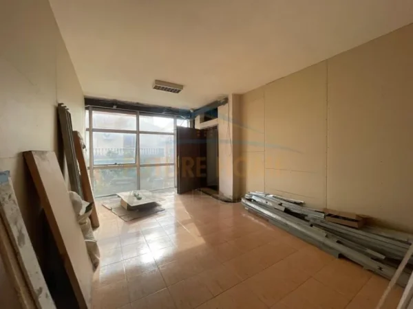 Tirane, jepet me qera ambjent biznesi Kati 2, 227 m² 1.800 € (Kinostudio)