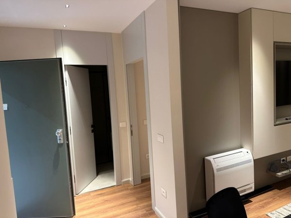 Tirane, jepet me qera apartament 1+1+Ballkon Kati 8, 65 m² 500 € (porcelan)