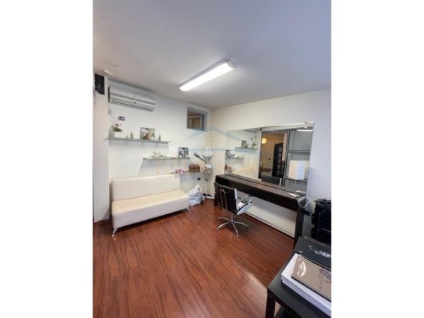 Tirane, jepet me qera ambjent biznesi Kati 1, 105 m² 1.200 € 