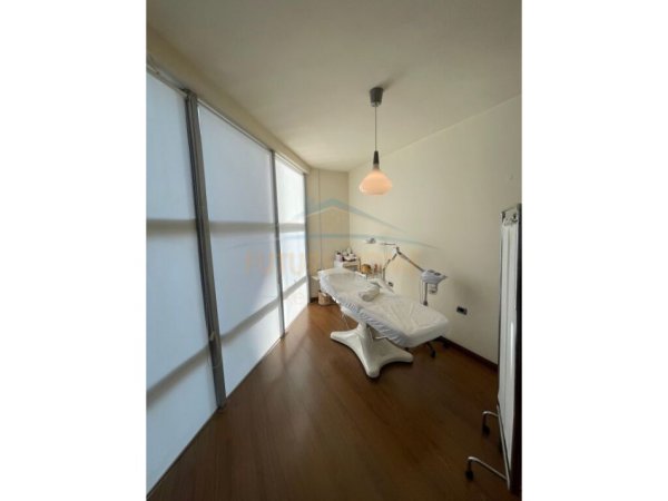 Tirane, jepet me qera ambjent biznesi Kati 1, 105 m² 1.200 € 