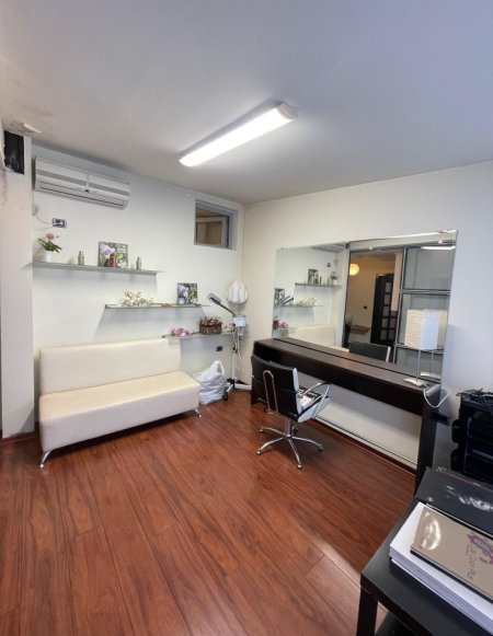 Tirane, jepet me qera ambjent biznesi Kati 1, 105 m² 1.200 € (Ish Ekspozita)