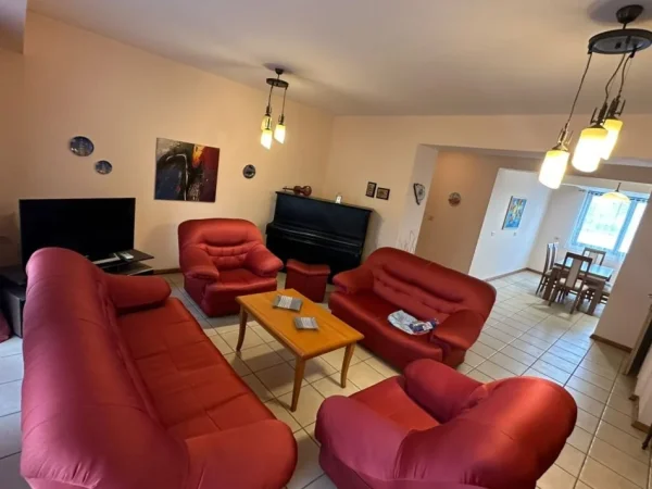 Tirane, jepet me qera apartament 3+1+Ballkon Kati 6, 110 m² 700 € (Vasil Shanto)
