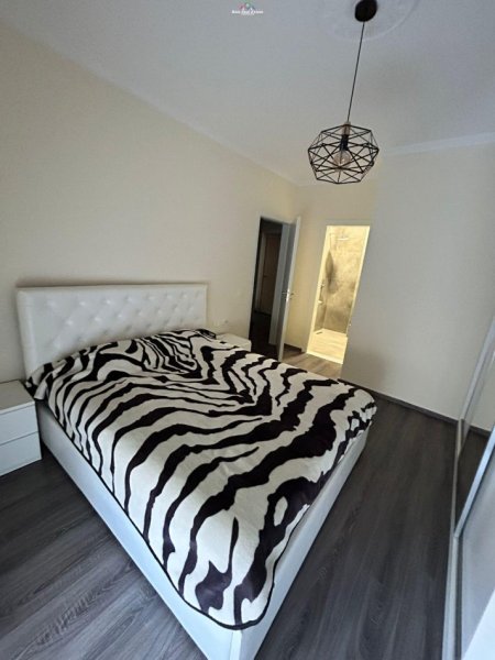 Tirane, jepet me qera apartament 2+1 Kati 3, 90 m² 450 € (fresk)