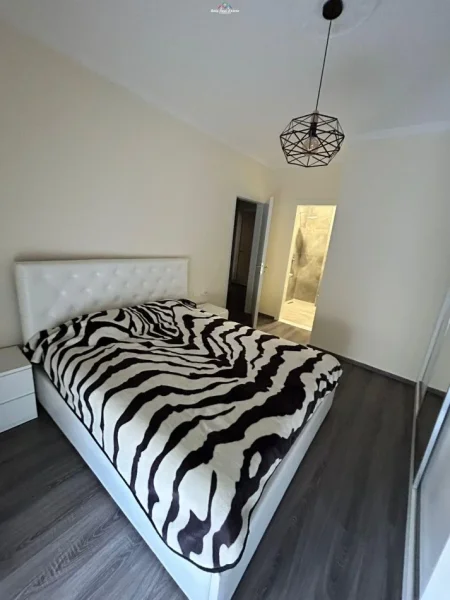 Tirane, jepet me qera apartament 2+1 Kati 3, 90 m² 450 € (fresk)