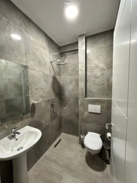 Tirane, jepet me qera apartament 2+1 Kati 3, 90 m² 450 € (fresk)
