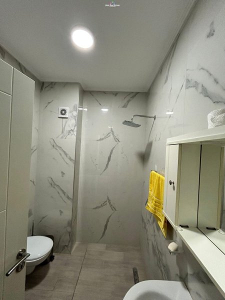 Tirane, jepet me qera apartament 2+1 Kati 3, 90 m² 450 € (fresk)