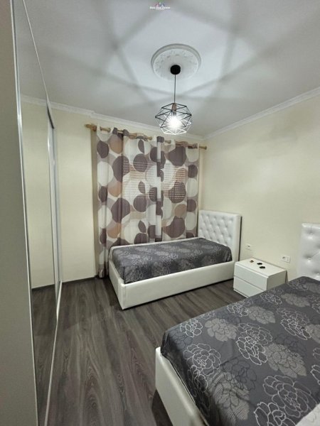Tirane, jepet me qera apartament 2+1 Kati 3, 90 m² 450 € (fresk)