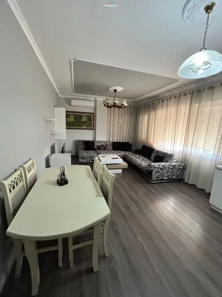 Tirane, jepet me qera apartament 2+1 Kati 3, 90 m² 450 € (fresk)