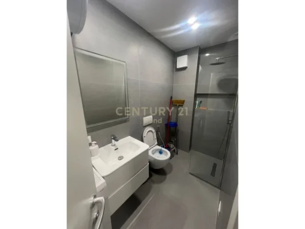 Tirane, jepet me qera apartament 2+1 Kati 5, 80 m² 700 € 