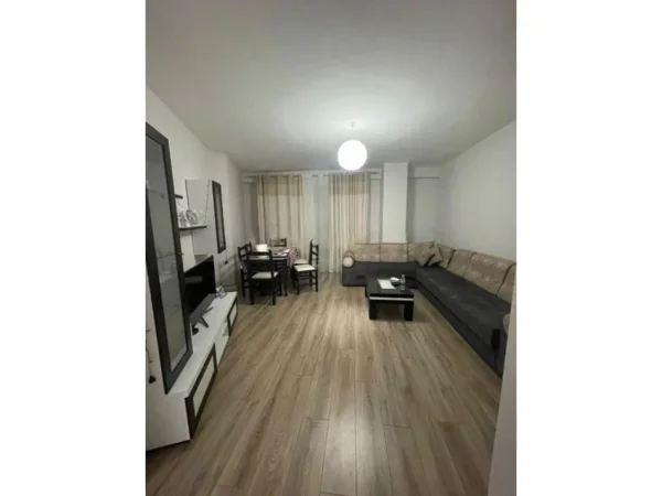 Tirane, jepet me qera 2+1 Kati 2, 143 m² 540 € (astir)