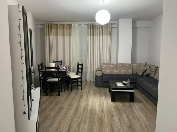 Tirane, jepet me qera 2+1 Kati 2, 143 m² 540 € (astir)