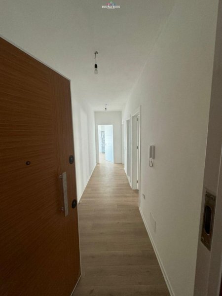 Tirane, jap me qera apartament 2+1 Kati 4, 105 m² 500 € (xhamllik)