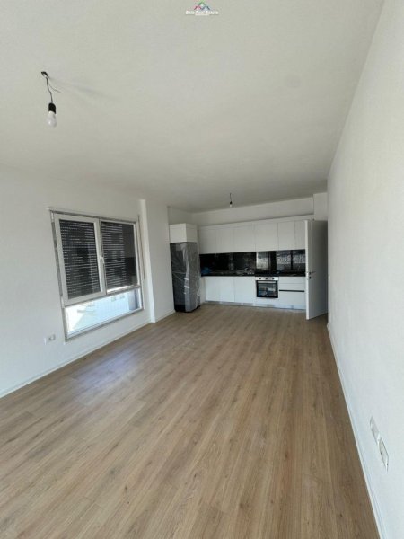 Tirane, jap me qera apartament 2+1 Kati 4, 105 m² 500 € (xhamllik)