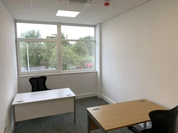 Tirane, jepet me qera zyre Kati 5, 17 m² 200 € (bulevardi i ri)