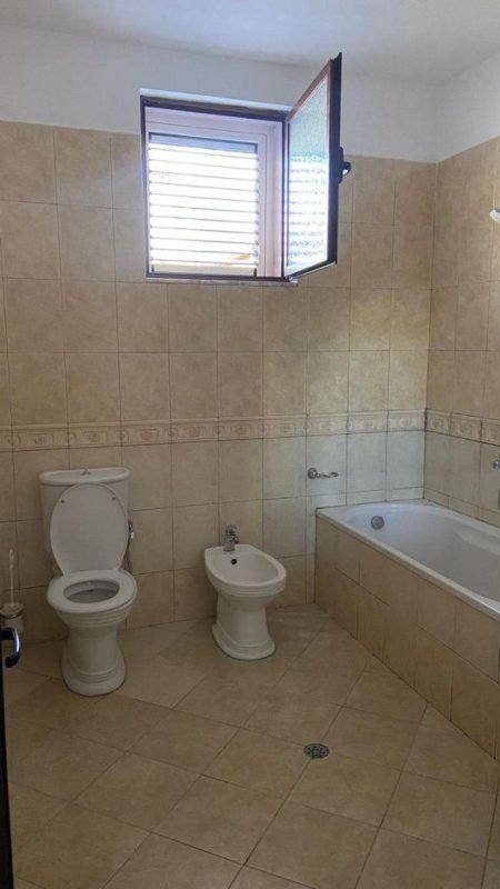 Tirane, jepet me qera Vile 2+1 Kati 2, 120 m² 500 € (OXHAKU)