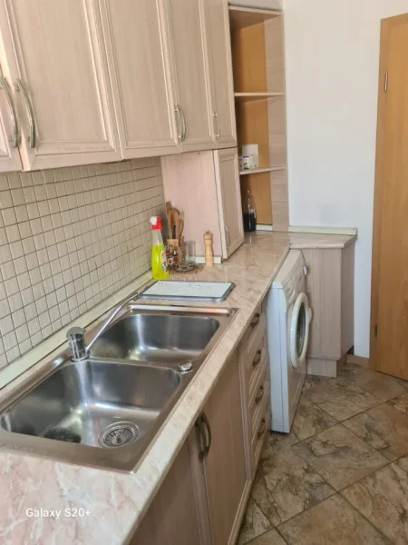 Tirane, jepet me qera apartament 2+1 Kati 5, 106 m² 700 € (Rruga e Kosovarëve)