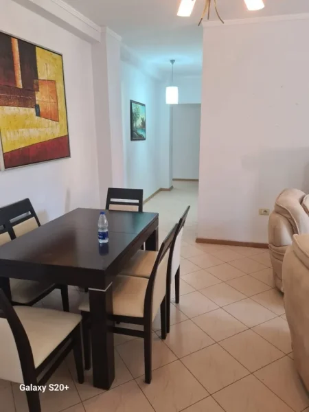 Tirane, jepet me qera apartament 2+1 Kati 5, 106 m² 700 € (Rruga e Kosovarëve)