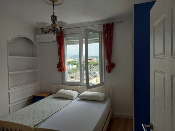Tirane, jepet me qera apartament 3+1 Kati 5, 156 m² 900 € (Myslym Shyri)