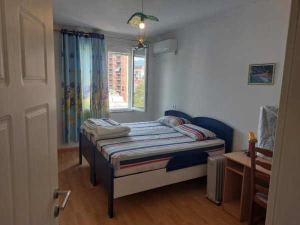 Tirane, jepet me qera apartament 3+1 Kati 5, 156 m² 900 € (Myslym Shyri)