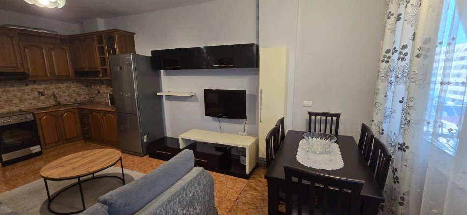 Tirane, jepet me qera apartament 1+1 Kati 7, 55 m² 500 € (Rruga e Kavajes)