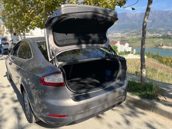 Tirane, shitet makine Ford Mondeo Nafte, automatik, Kondicioner 89.400 km 6000 € (i diskutueshem)