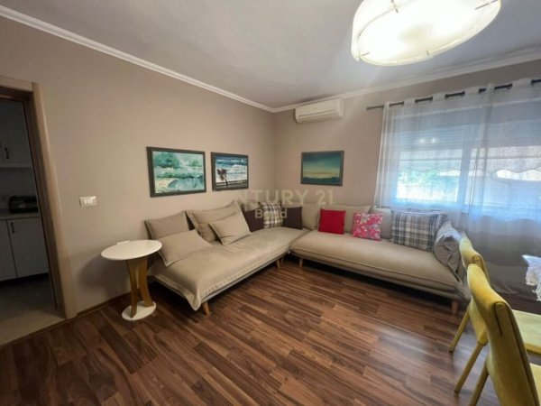Tirane, jepet me qera apartament 2+1+Aneks+Ballkon Kati 3, 80 m² 700 € (Pazari i Ri)