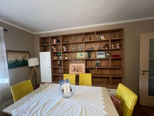 Tirane, jepet me qera apartament 2+1+Aneks+Ballkon Kati 3, 80 m² 700 € (Pazari i Ri)