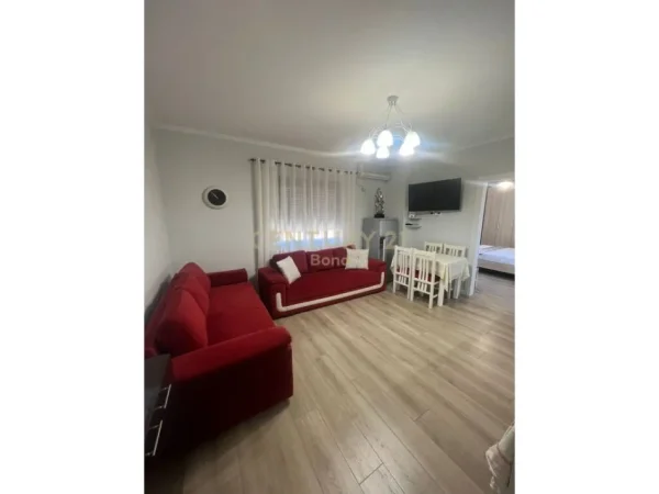Tirane, jepet me qera apartament 2+1+Aneks+Ballkon Kati 5, 80 m² 700 € (Rruga e Barrikadave)