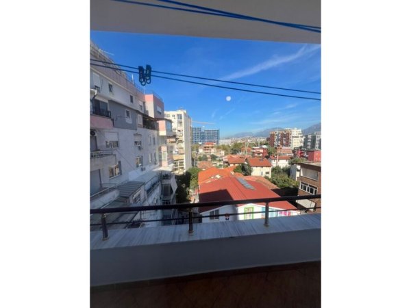 Tirane, jepet me qera apartament 2+1+Aneks+Ballkon Kati 5, 80 m² 700 € (Rruga e Barrikadave)