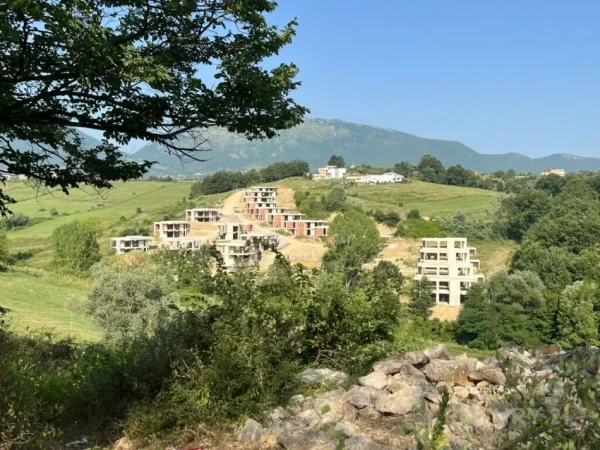 Tirane, shes toke , 4.900 m² (Farke)