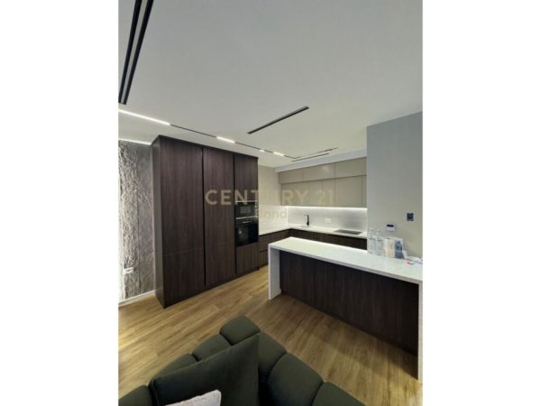 Tirane, jepet me qera apartament 2+1+Aneks+Ballkon Kati 11, 126 m² 2.000 € (Lake View)