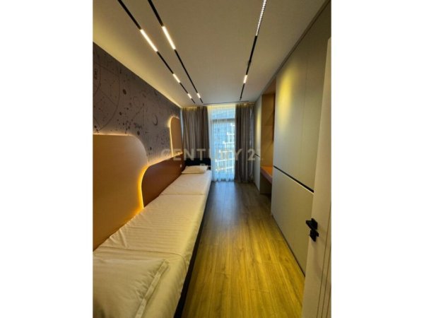 Tirane, jepet me qera apartament 2+1+Aneks+Ballkon Kati 11, 126 m² 2.000 € (Lake View)