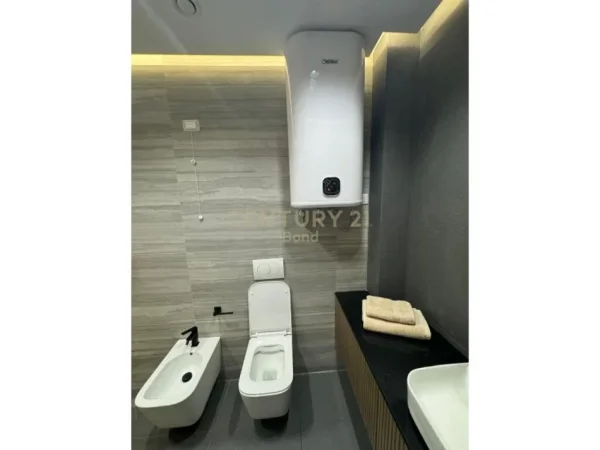 Tirane, jepet me qera apartament 2+1+Aneks+Ballkon Kati 11, 126 m² 2.000 € (Lake View)
