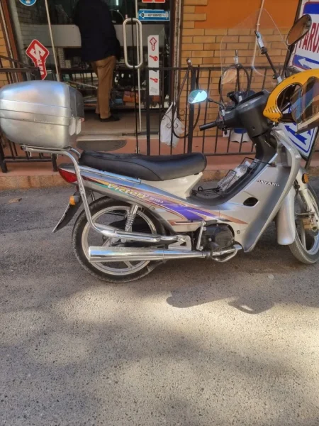 Tirane, shitet Motociklete Dayang , gri metalizato 9.000 km 1.000 €