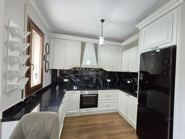 Tirane, jepet me qera apartament 2+1+Aneks+Ballkon Kati 2, 103 m² 700 € (Kopshti Botanik)