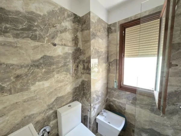 Tirane, jepet me qera apartament 2+1+Aneks+Ballkon Kati 2, 103 m² 700 € (Kopshti Botanik)