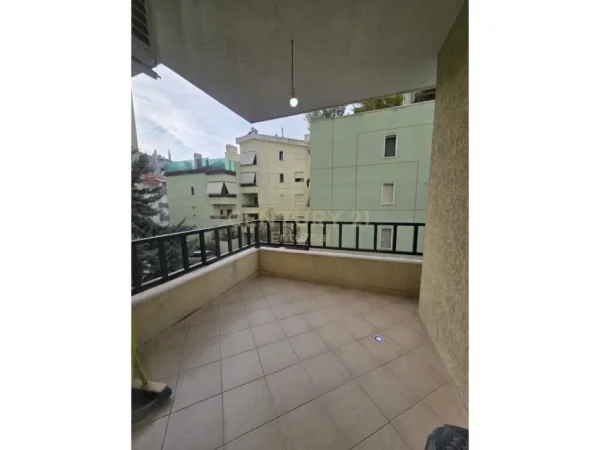 Tirane, jepet me qera apartament 2+1+Aneks+Ballkon Kati 2, 103 m² 700 € (Kopshti Botanik)