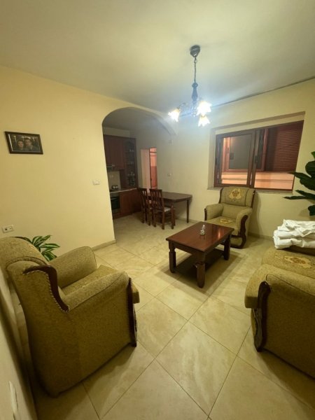 Tirane, jepet me qera apartament 2+1+Ballkon Kati 1, 80 m² 400 € (Te Gjimnazi Partizani)