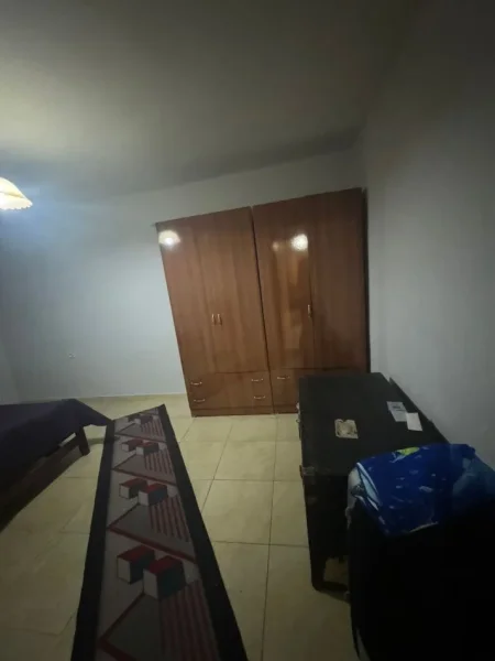 Tirane, jepet me qera apartament 2+1+Ballkon Kati 1, 80 m² 400 € (Te Gjimnazi Partizani)